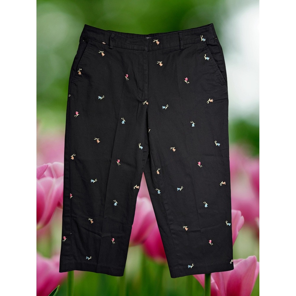 Briggs New York Sz 12 Women Black Embroidered Floral Tulip Cropped